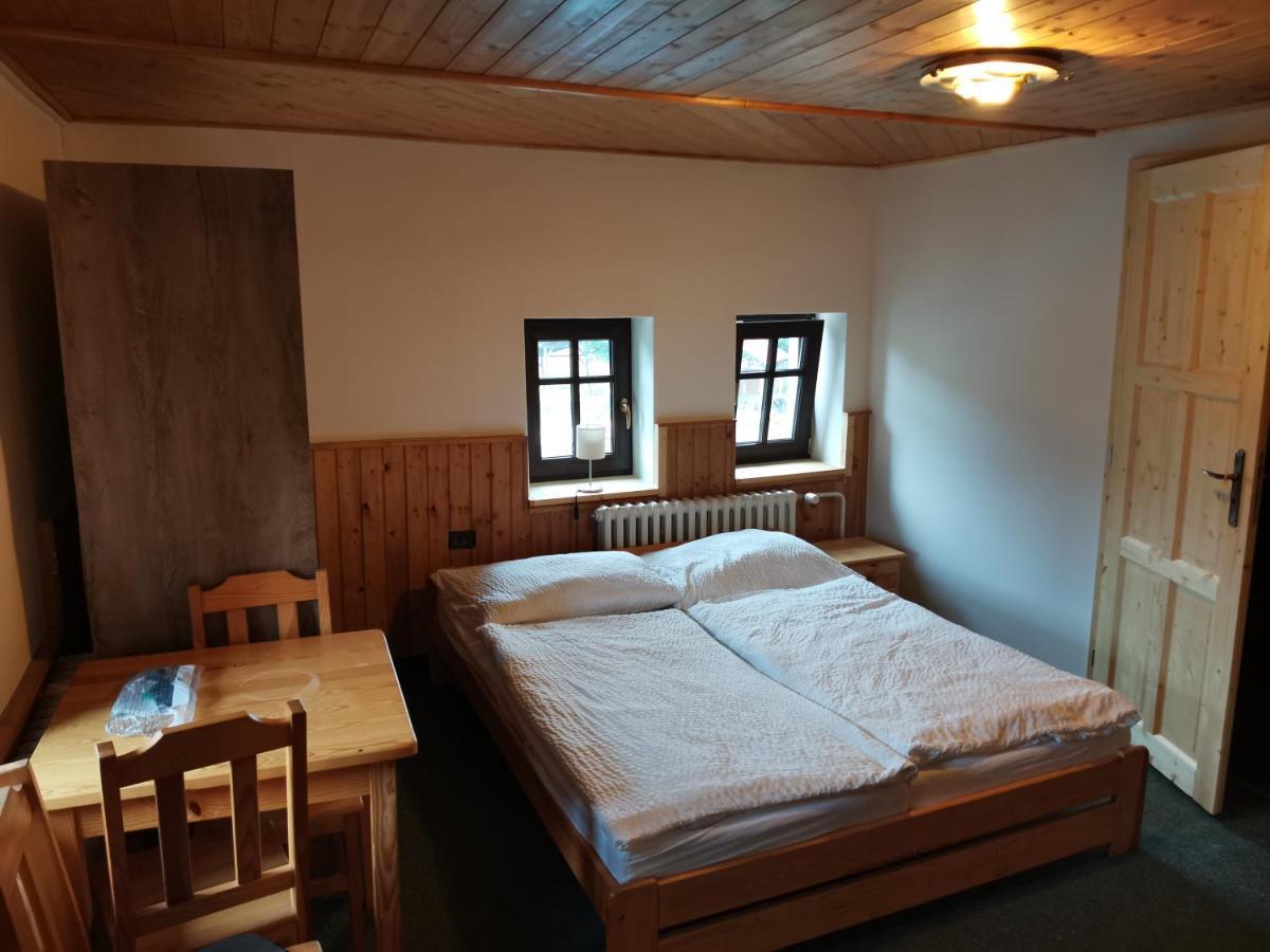 Penzion U Hrocha Lučany nad Nisou エクステリア 写真